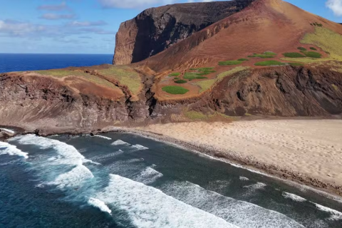 Lixo cria 'rochas de plástico' e ameaça arquipélago quase inabitado mais distante da costa brasileira