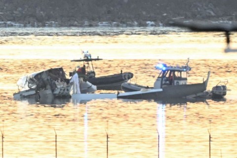 Caixas-pretas do avião que colidiu com helicóptero nos EUA são encontradas