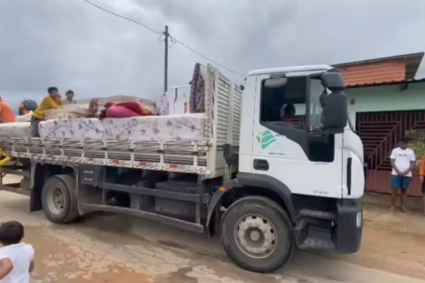 Com vazante do Rio Juruá, famílias desabrigadas pela enchente retornam para casa em Cruzeiro do Sul