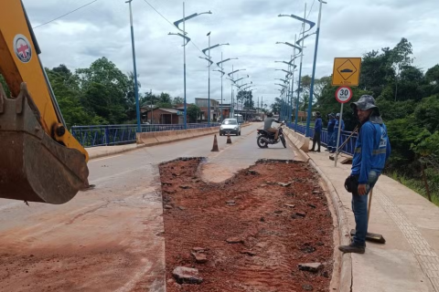 Obras em cabeceira de ponte que cedeu em Rio Branco após enchente devem demorar 15 dias, diz secretário