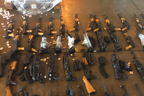 O ‘Senhor do Senhor das Armas’: PF mira real chefe de esquema que enviou 2 mil fuzis de Miami ao Rio; alvo é policial federal aposentado