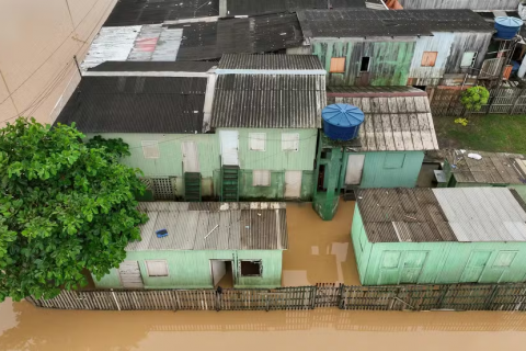Rio Acre continua baixando na capital, mas famílias de áreas atingidas seguem em abrigos