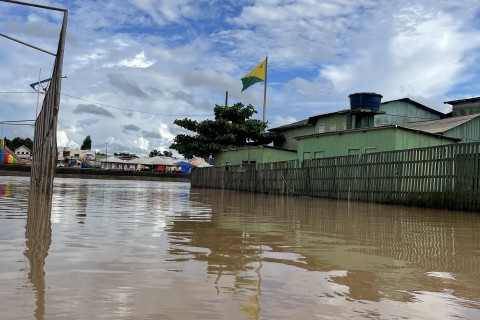 A FÚRIA DO ACRE : RIO ACRE ATINGE 14,30 METROS E DEIXA CASAS ALAGADAS