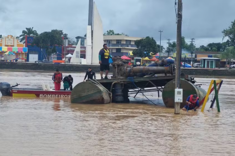 Mais de 300 mil moradores de Rio Branco seguem sem água após problemas nas bombas: 'sufoco'