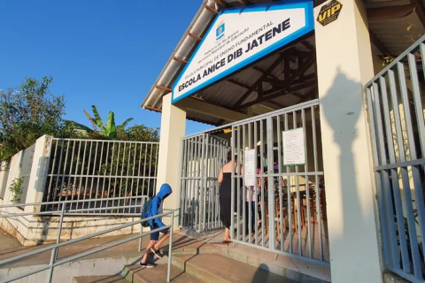 Apesar da enchente, aulas da rede municipal retornam em mais de 90% das escolas de Rio Branco