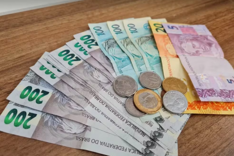 Governo reduz projeção do salário mínimo de 2026 para R$ 1.627