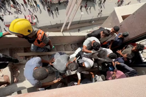 VÍDEO mostra momento que míssil de Israel atinge jornalistas e equipe de resgate em Gaza