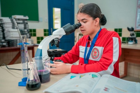 EDUCAÇÃO QUE VAI ALÉM