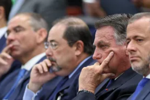 Defesa de Bolsonaro questiona delação e nega envolvimento em plano de golpe