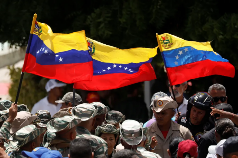 Estados Unidos consideram atacar alvos militares na Venezuela, diz jornal