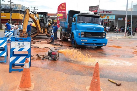 Abastecimento de água é normalizado em Rio Branco após reparo em adutora ser concluído