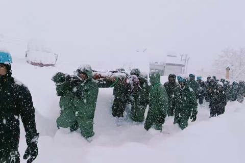 Mais de 50 trabalhadores são soterrados em avalanche no Himalaia indiano